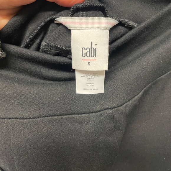 Beautiful Cabi capri leggings - Picture 3 of 4